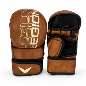 Guantes de combate híbridos Legion color café, vistos por el dorso y la palma